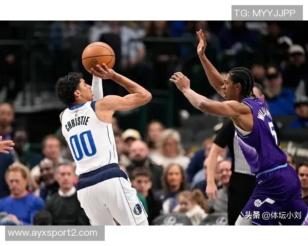 克莱首节火力全开三分球命中率惊人独行侠狂轰42分展现强大攻击力 克莱首节火力全开三分球命中率惊人独行侠狂轰42分展现强大攻击力