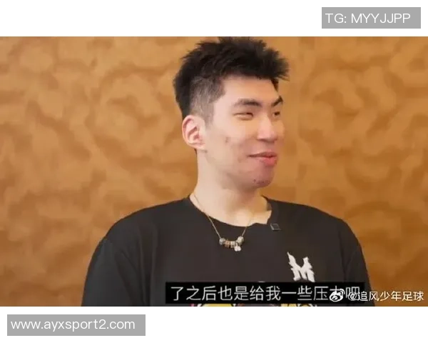 余嘉豪社媒热议杨瀚森NBA首扣篮瞬间引发球迷热烈讨论