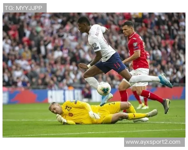 差点出事！热刺后场出球被断，勒温得球后扫射高出横梁