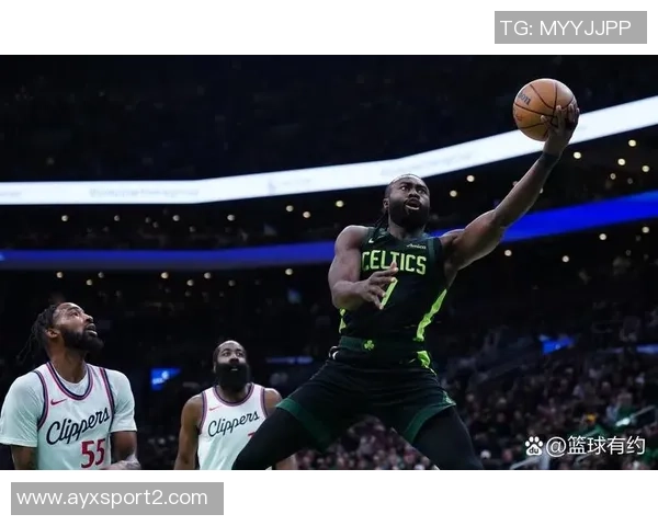 杰伦布朗展现防守实力对手投篮命中率降至联盟第二低的3937 杰伦布朗展现防守实力对手投篮命中率降至联盟第二低的3937